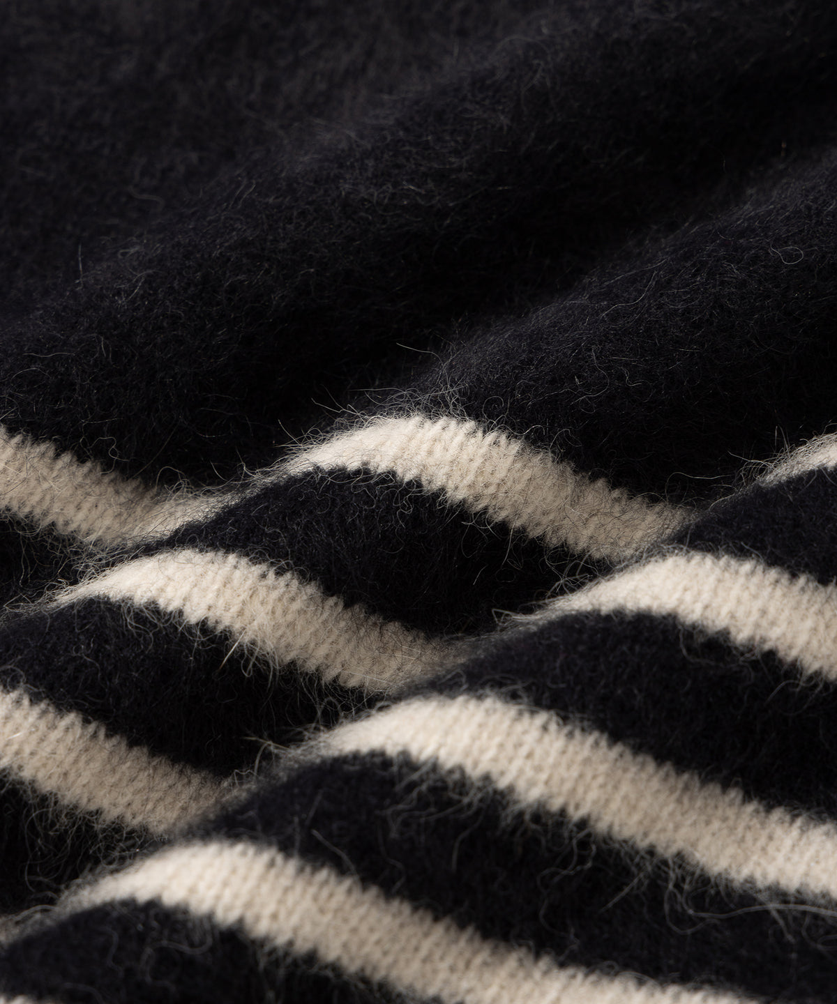Fox Cashmere Crew Knit- V.A. ONLINE STORE