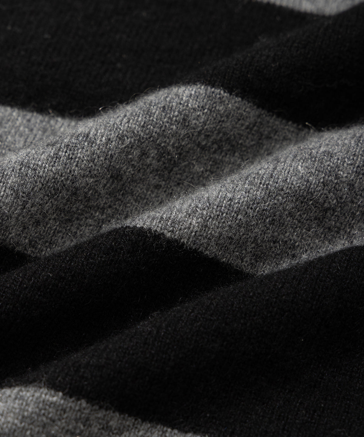 agnes b. PULL AB- V.A. ONLINE STORE