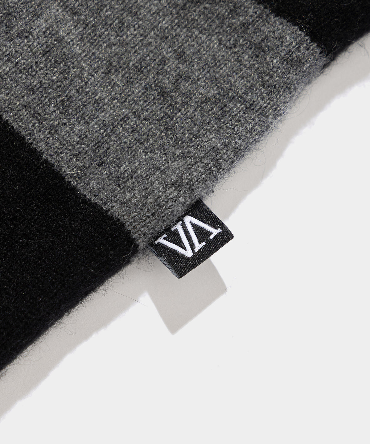 agnes b. PULL AB- V.A. ONLINE STORE