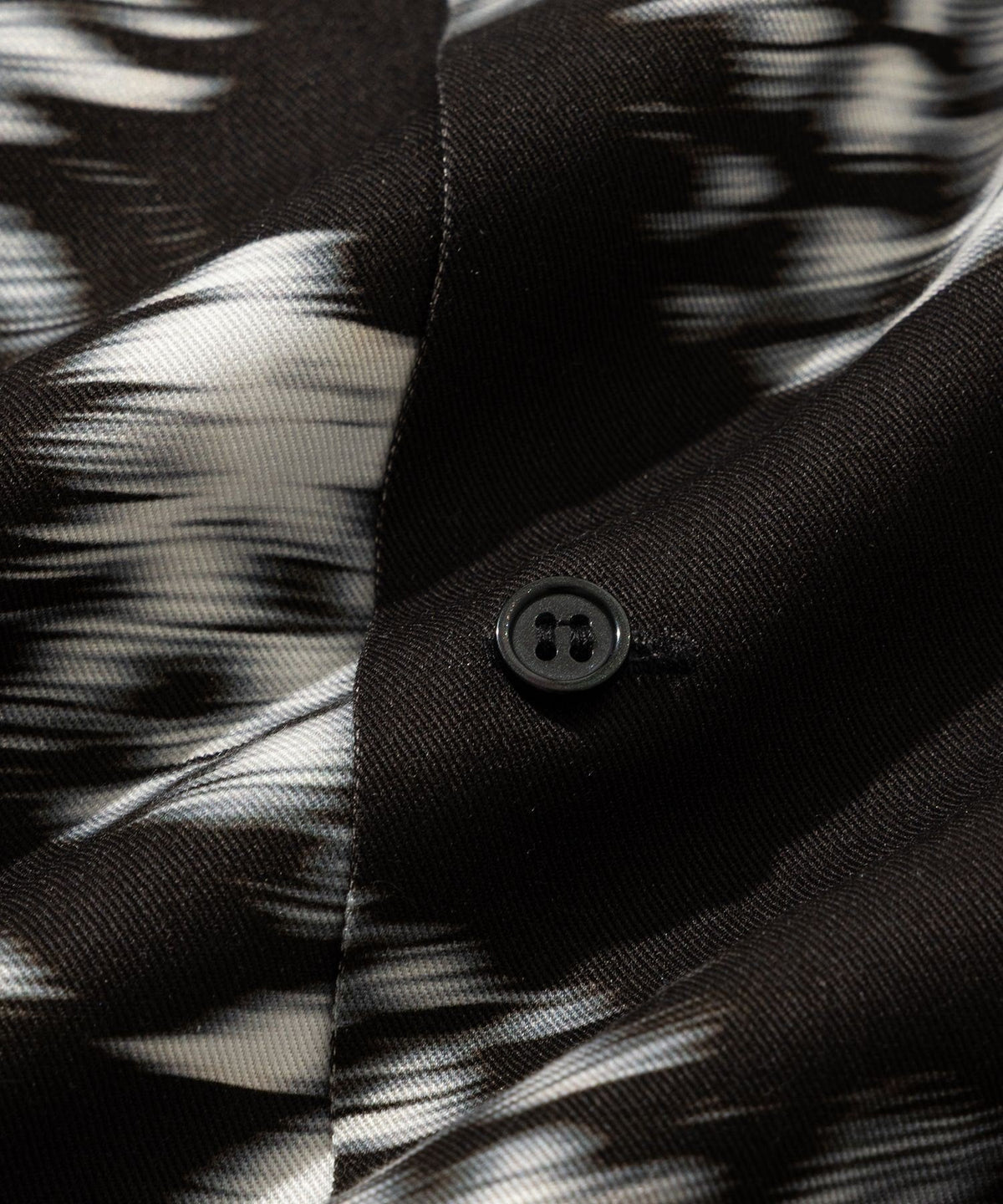 Blurred Rayon Shirts (pineapple)- V.A. ONLINE STORE