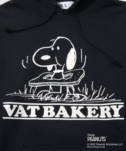 VAT BAKERY PEANUTS Hoodie- V.A. ONLINE STORE