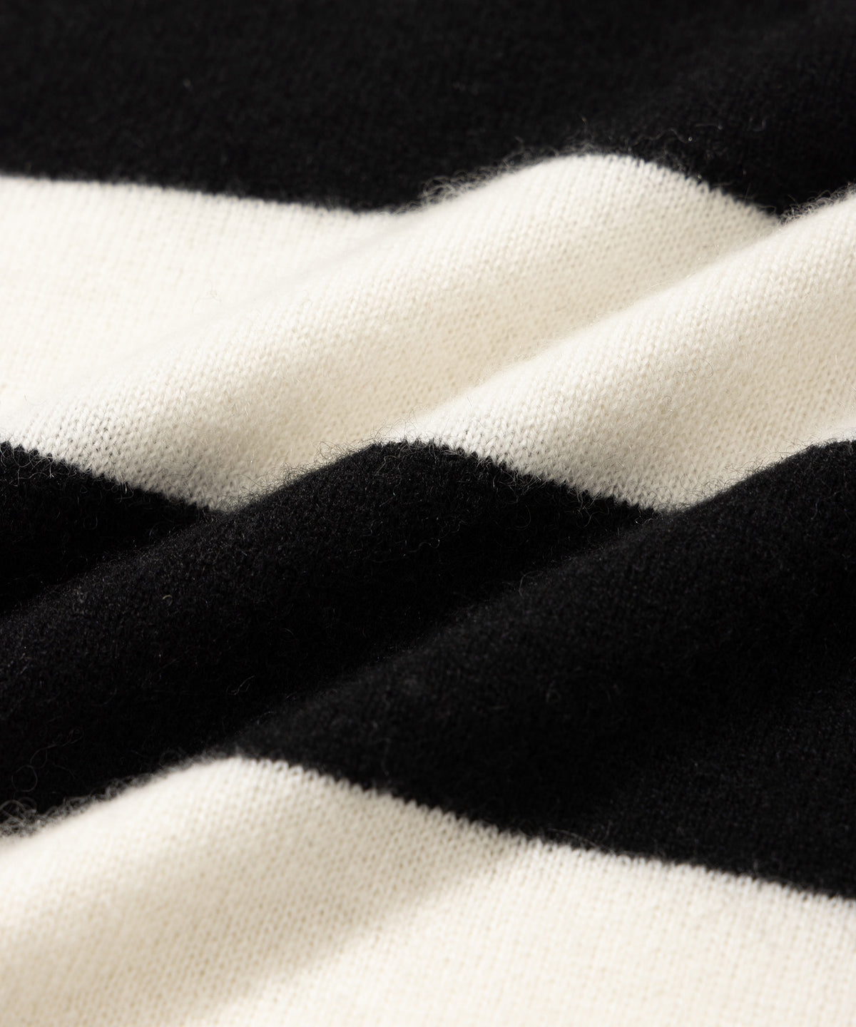 agnes b. PULL AB- V.A. ONLINE STORE